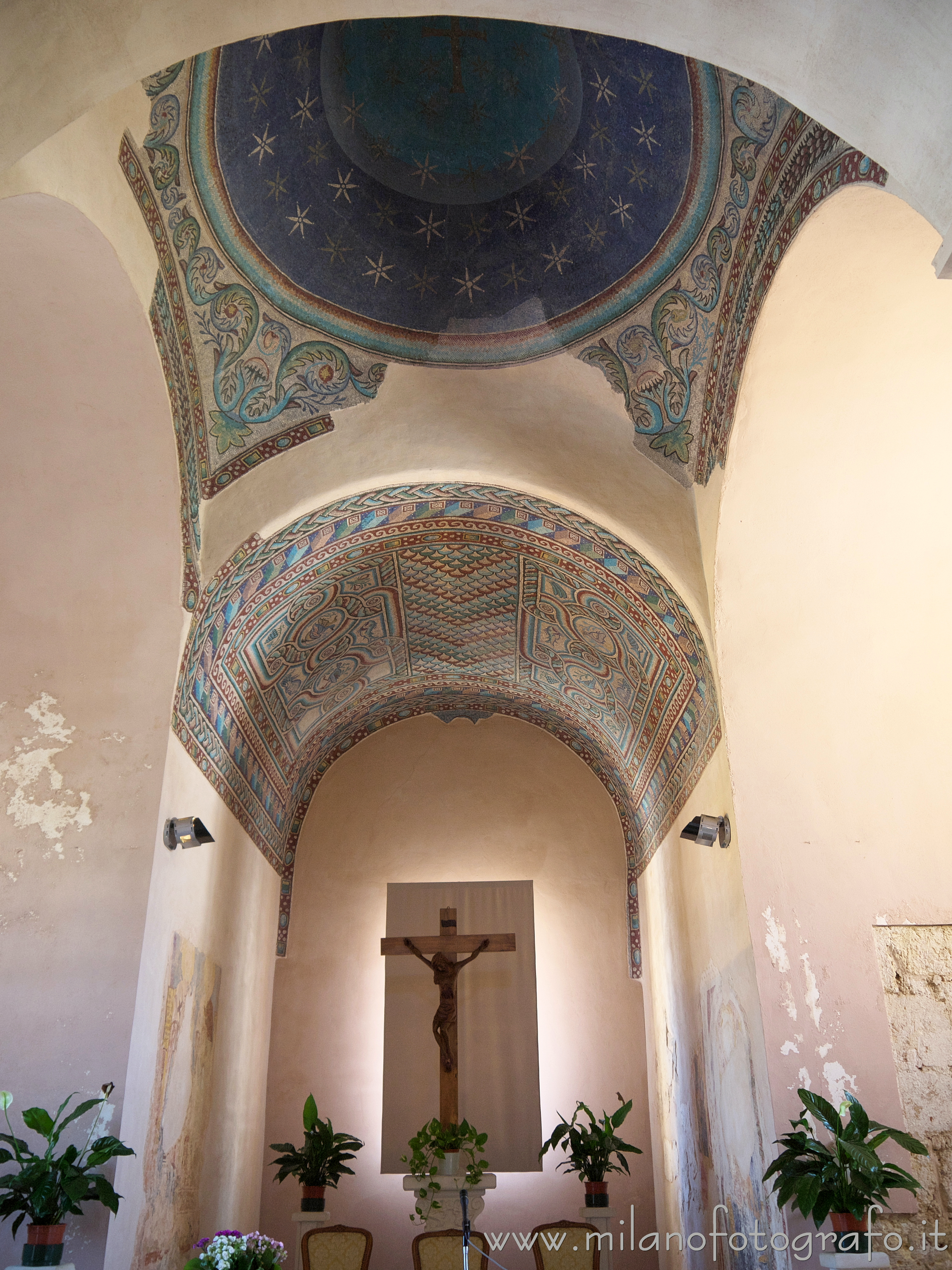 Casarano (Lecce) - Presbiterio e abside della Chiesa di Santa Maria della Croce